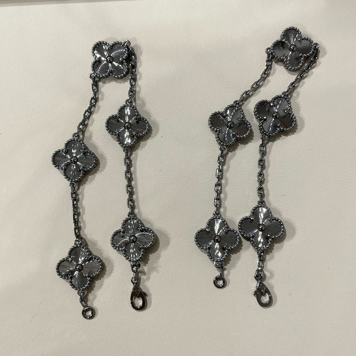 [GALE]CLOVER 5 MOTIF BLACK BRACELET