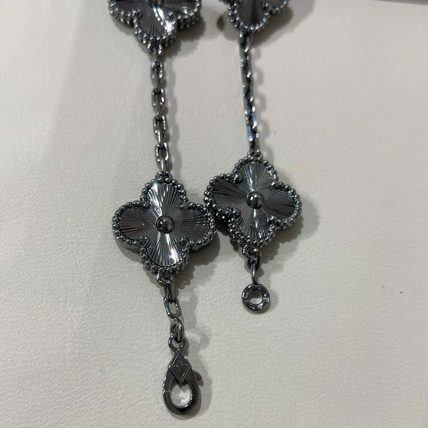 [GALE]CLOVER 5 MOTIF BLACK BRACELET