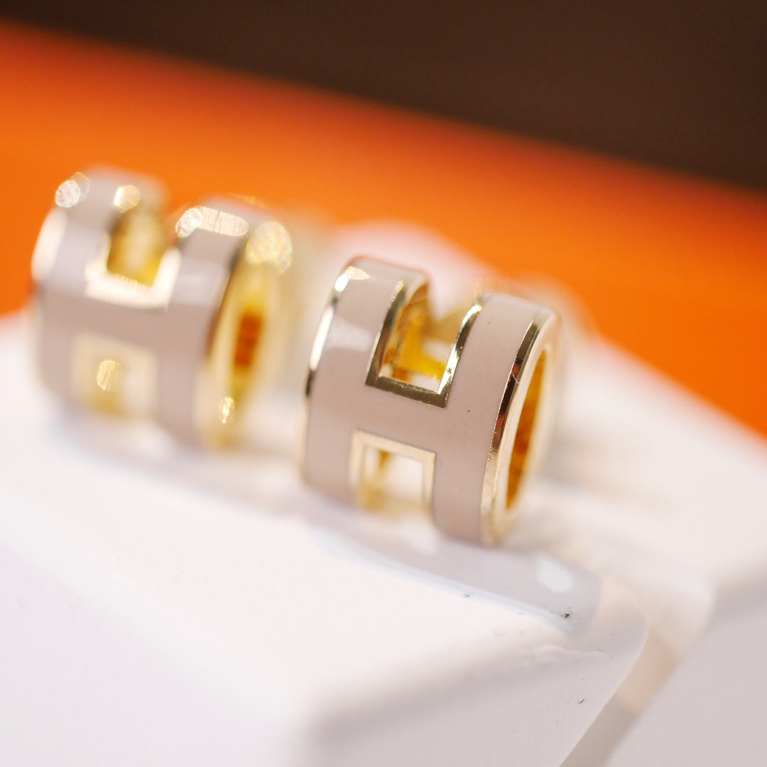 [GALE]MINI POP H GOLD EARRINGS GREY