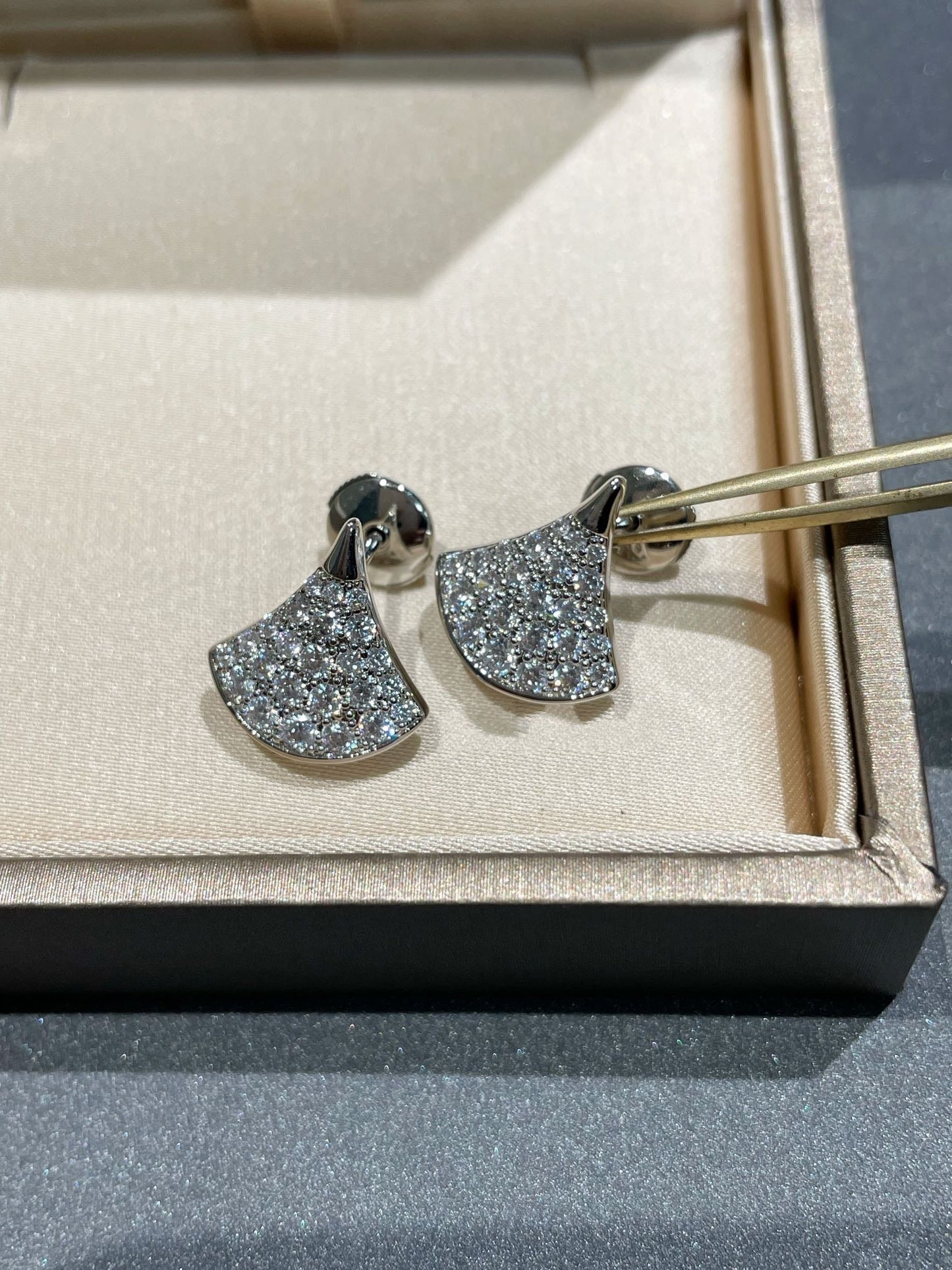 [GALE]DREAM STUD EARRINGS DIAMOND