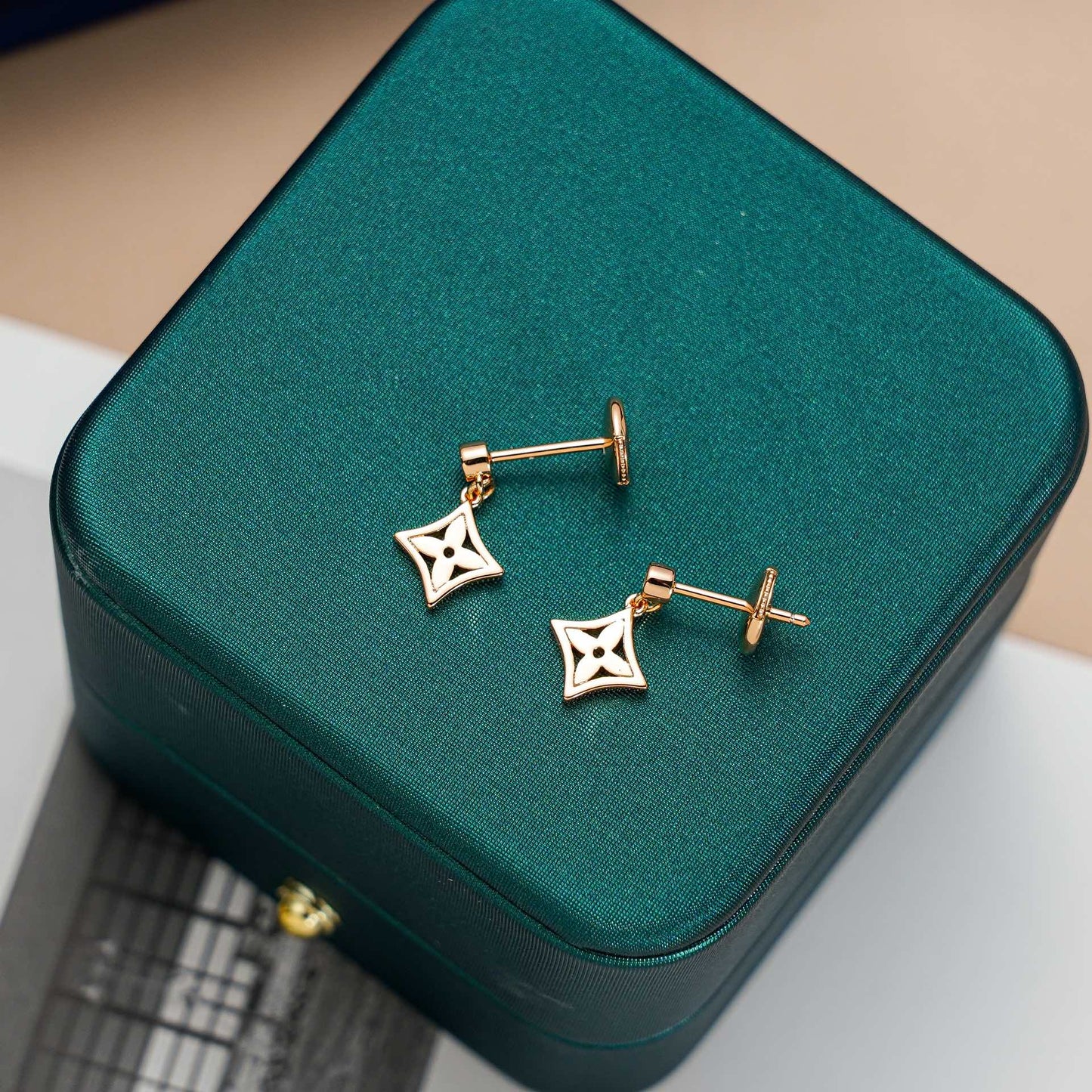 [GALE]STAR EARRINGS GOLD