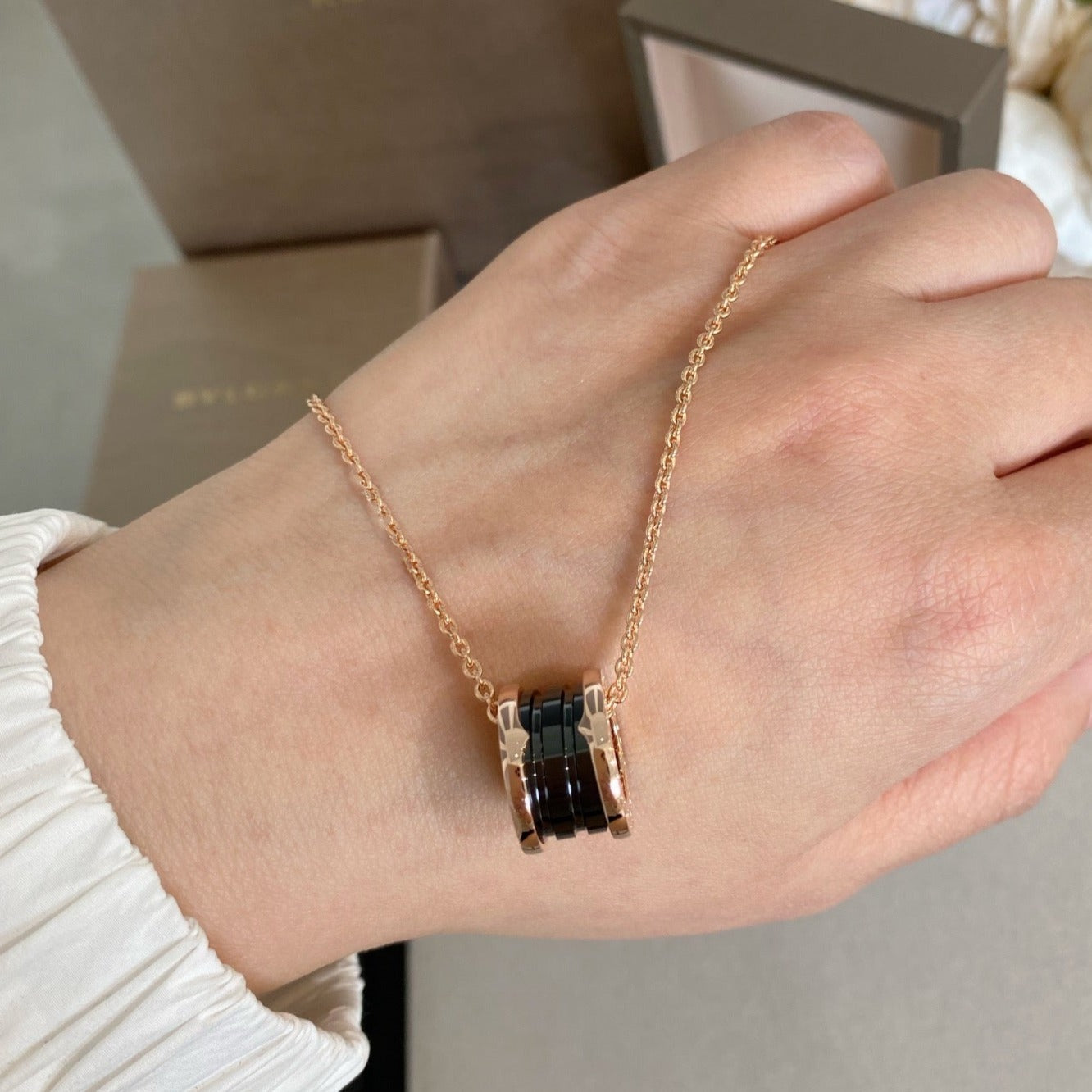 [GALE]ZERO 1 BLACK CERAMIC PINK GOLD NECKLACE