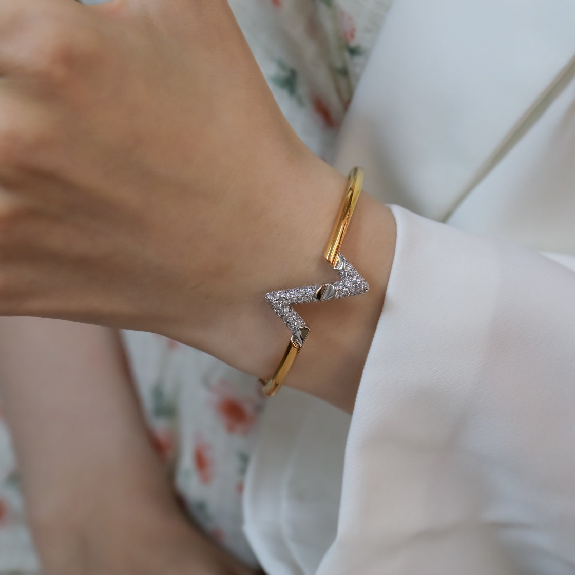 [GALE]VOLTE UPSITE DOWN GOLD DIAMOND BRACELET
