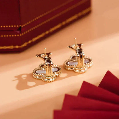 [GALE]CLOVER MEDIUM 1 MOTIFS  WHITE MOP STUD EARRINGS