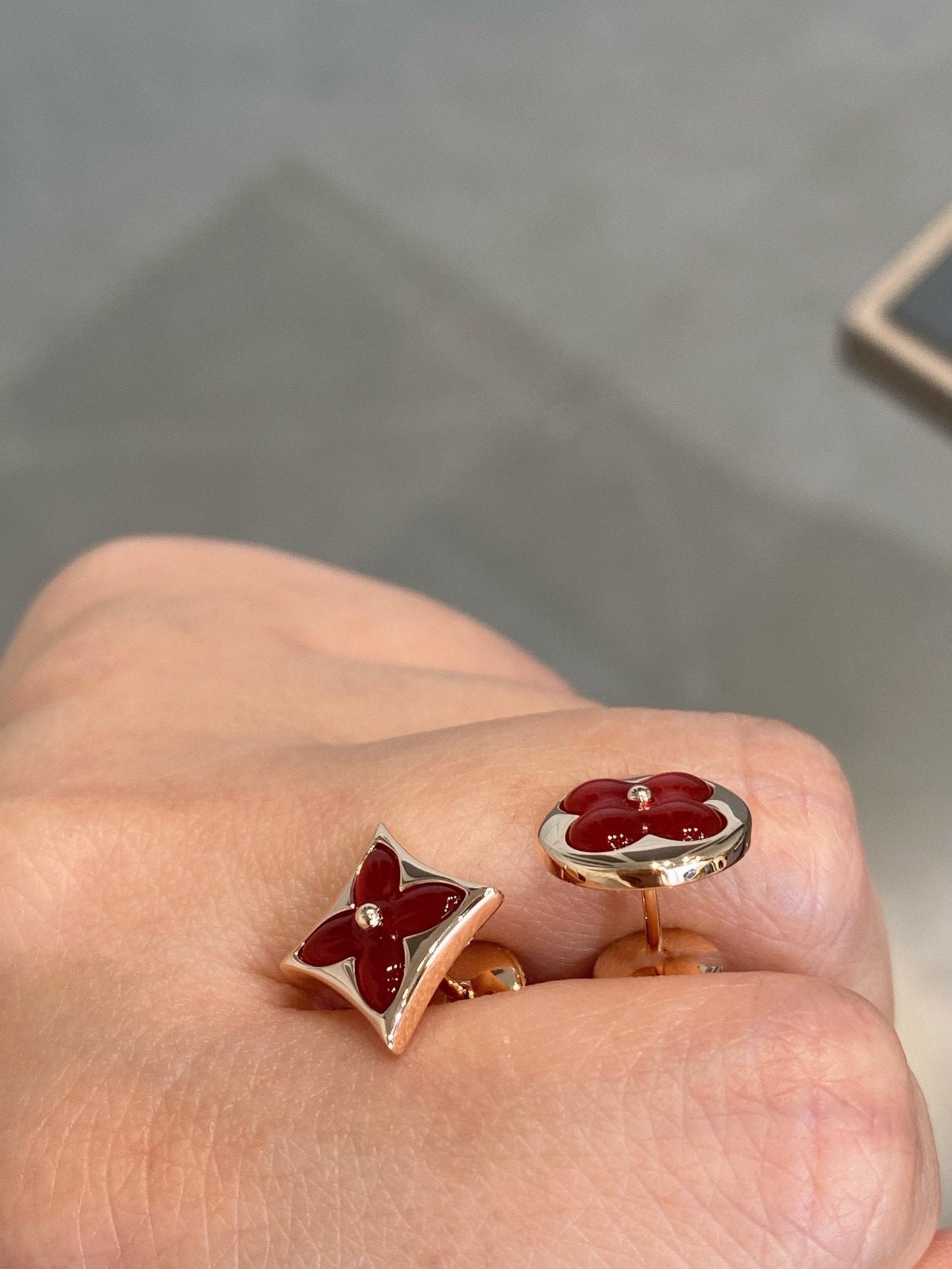 [GALE]STAR AND SUN PINK GOLD CARNELIAN STUD EARRINGS