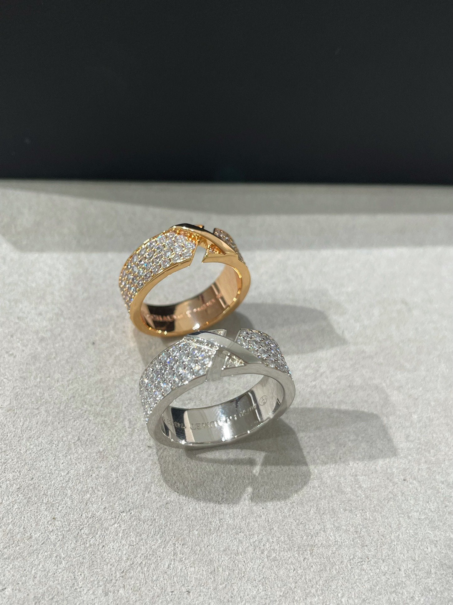 [GALE]LIENS EVIDENCE  DIAMOND PAVED RING