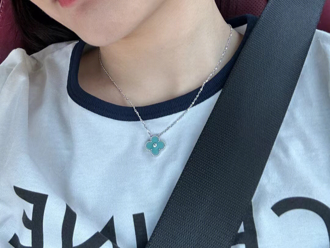 [GALE]CLOVER 1 DIAMOND LIGHT BLUE SILVER NECKLACE