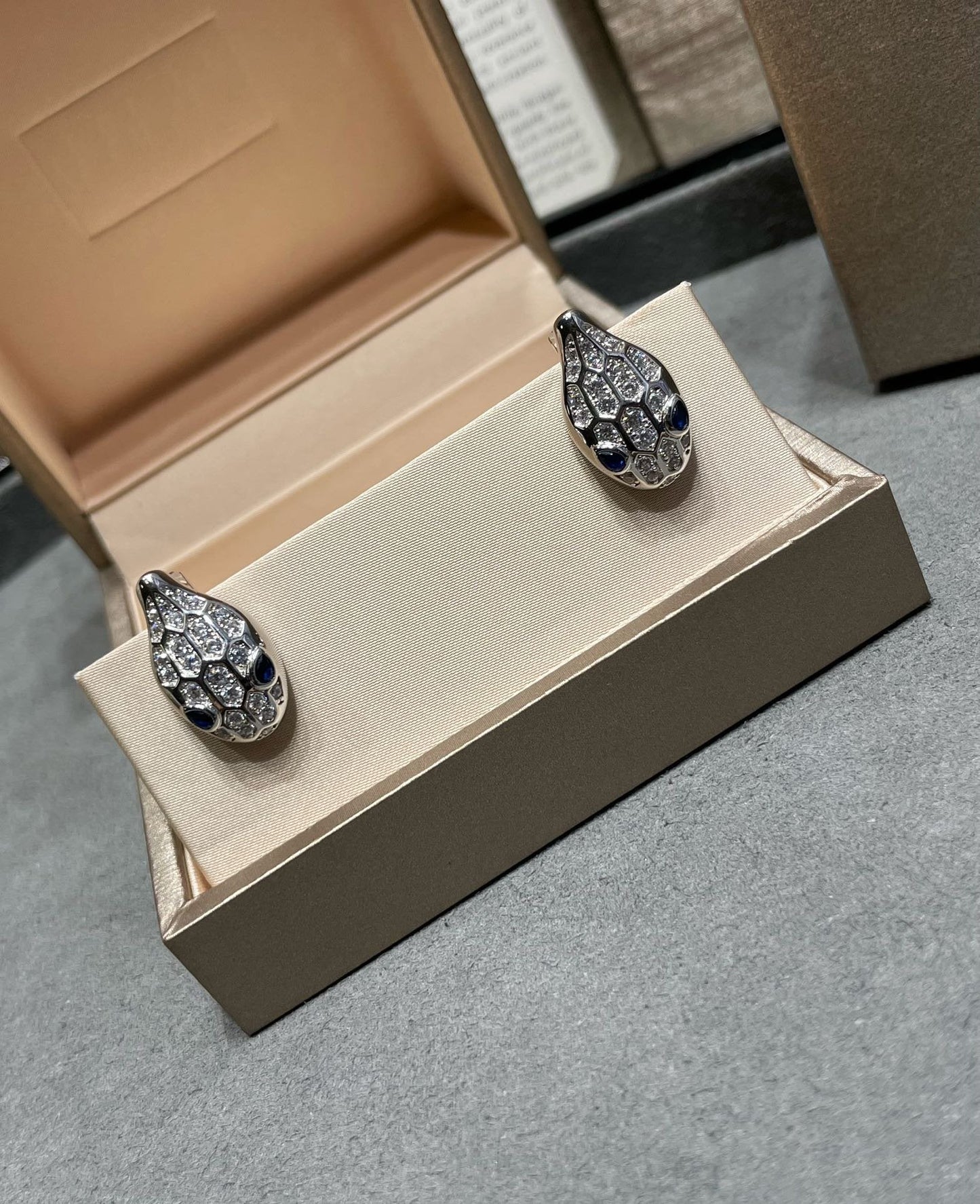 [GALE]SERPENT DIAMOND STUD EARRINGS