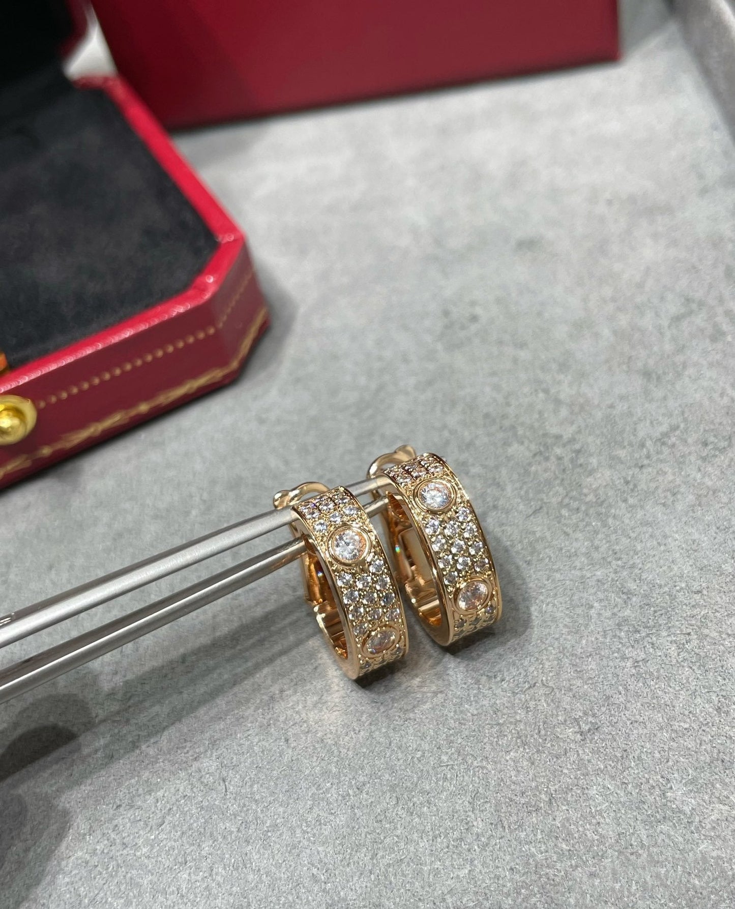 [GALE]LOVE 5.5MM DIAMOND PAVED EARRINGS