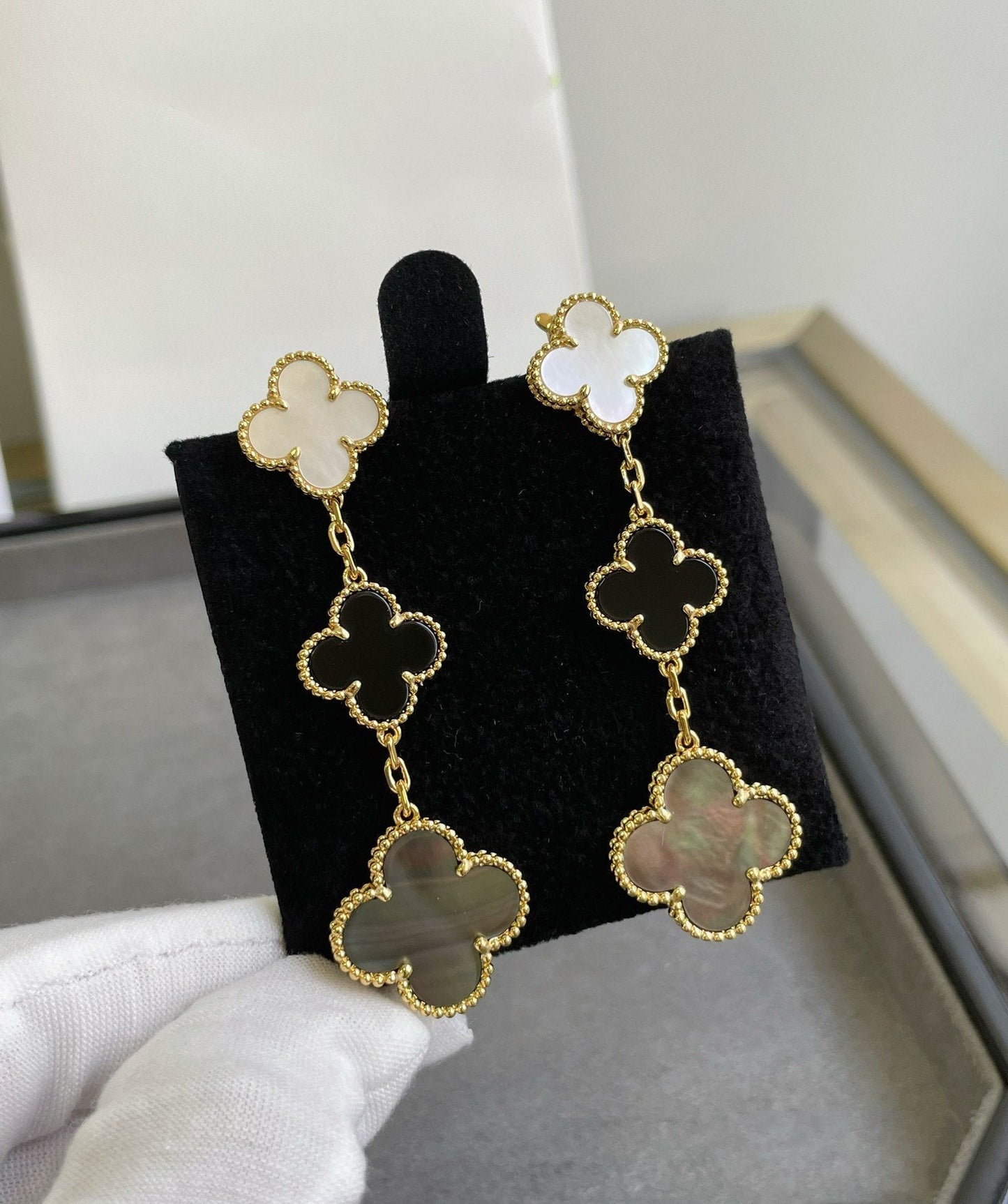 [GALE]CLOVER 3 MOTIF MOP ONYX DARK MOP PINK GOLD EARRINGS