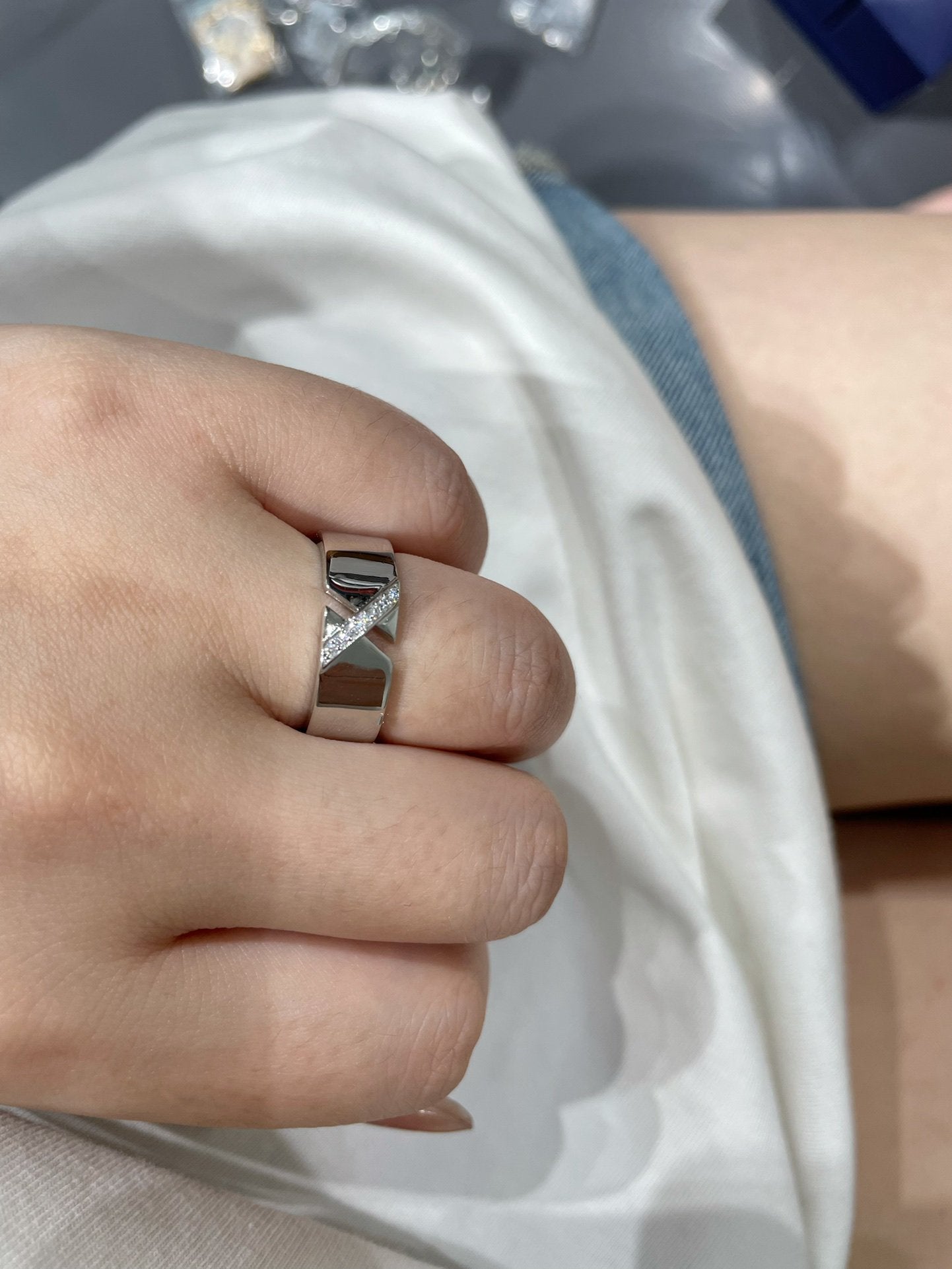 [GALE]LIENS EVIDENCE DIAOMOND RING