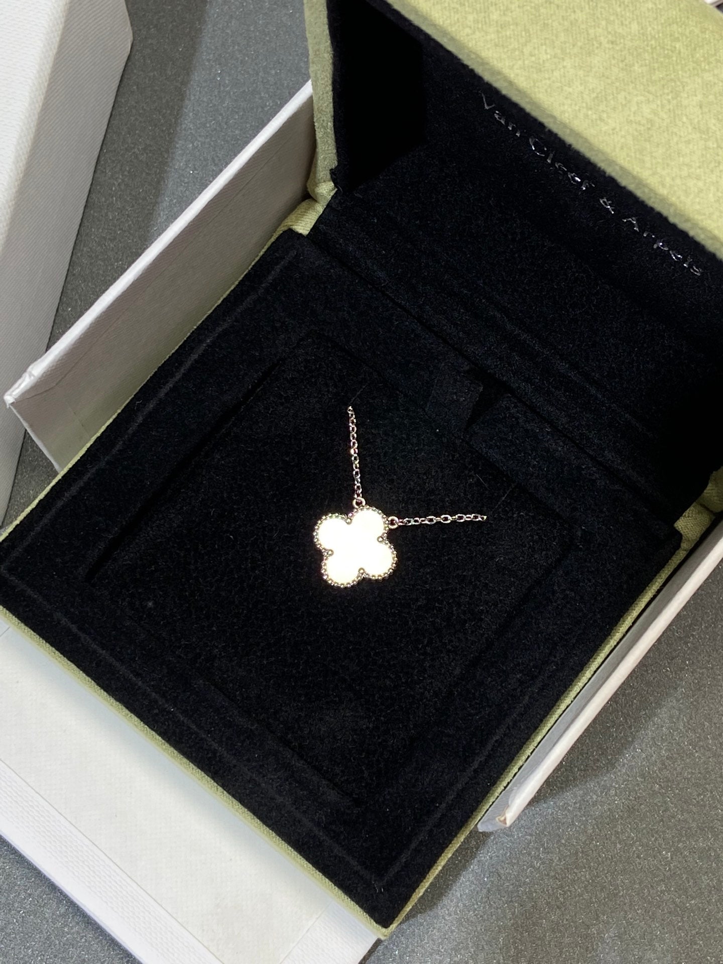 [GALE]CLOVER MEDIUM SILVER WHITE MOP NECKLACE