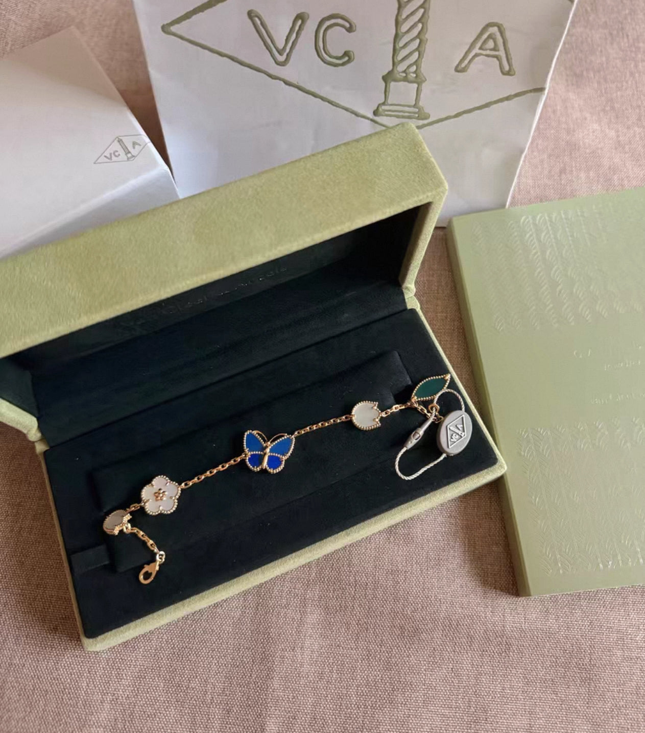 [GALE]LUCKY SPRING GOLD BLUESTONE WHITE MOTHER-OF-PEARL BRACELET