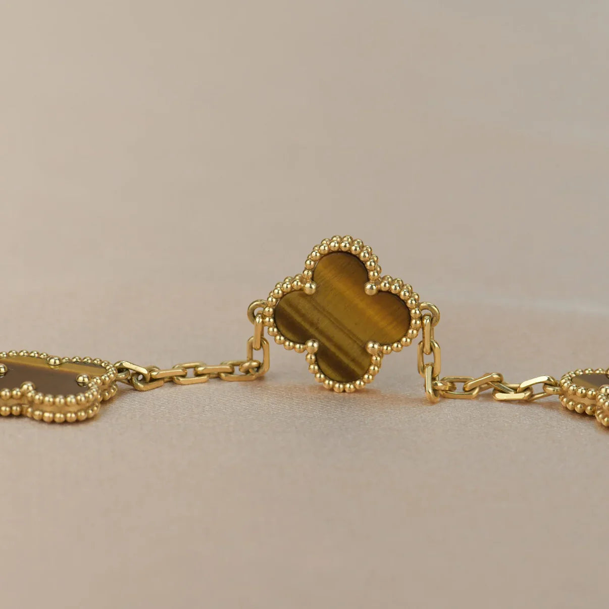 [GALE] CLOVER 5 MOTIFS TIGER EYE BRACELET COLLECTION