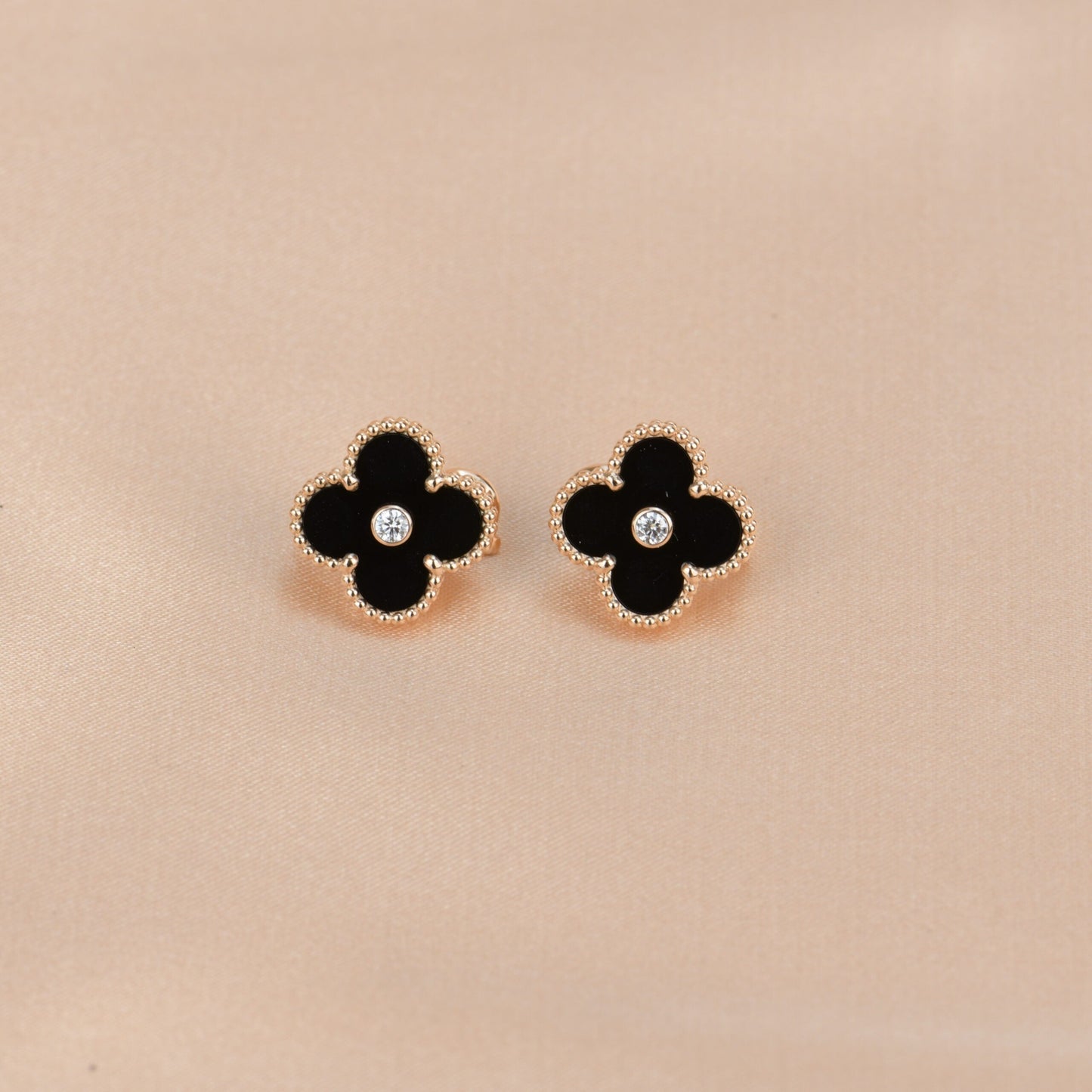 [GALE]CLOVER MEDIUM 1 MOTIFS ONYX DIAMOND EARRINGS