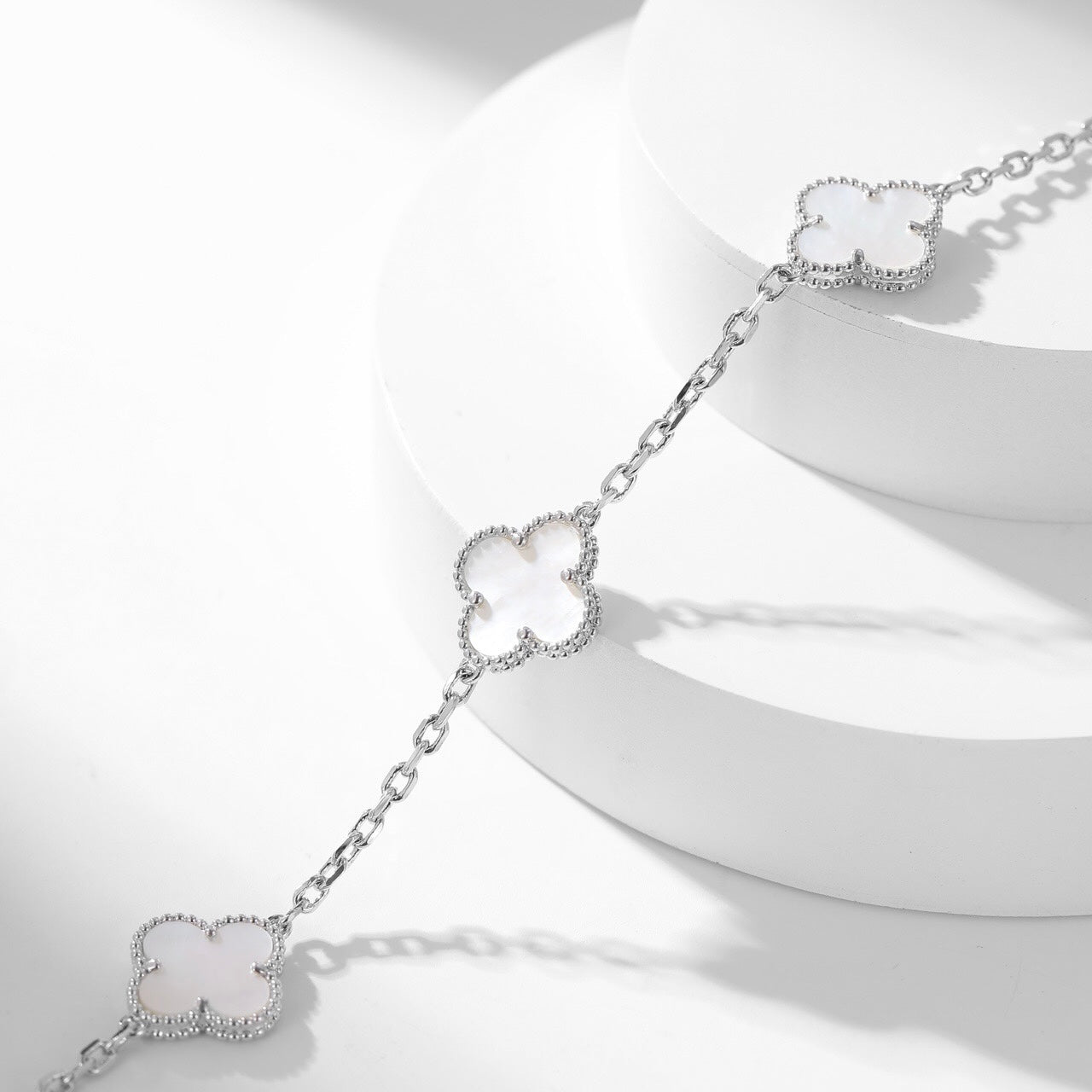 [GALE]CLOVER 10 MOTIFS WHITE MOTHER OF PEARL NECKLACE