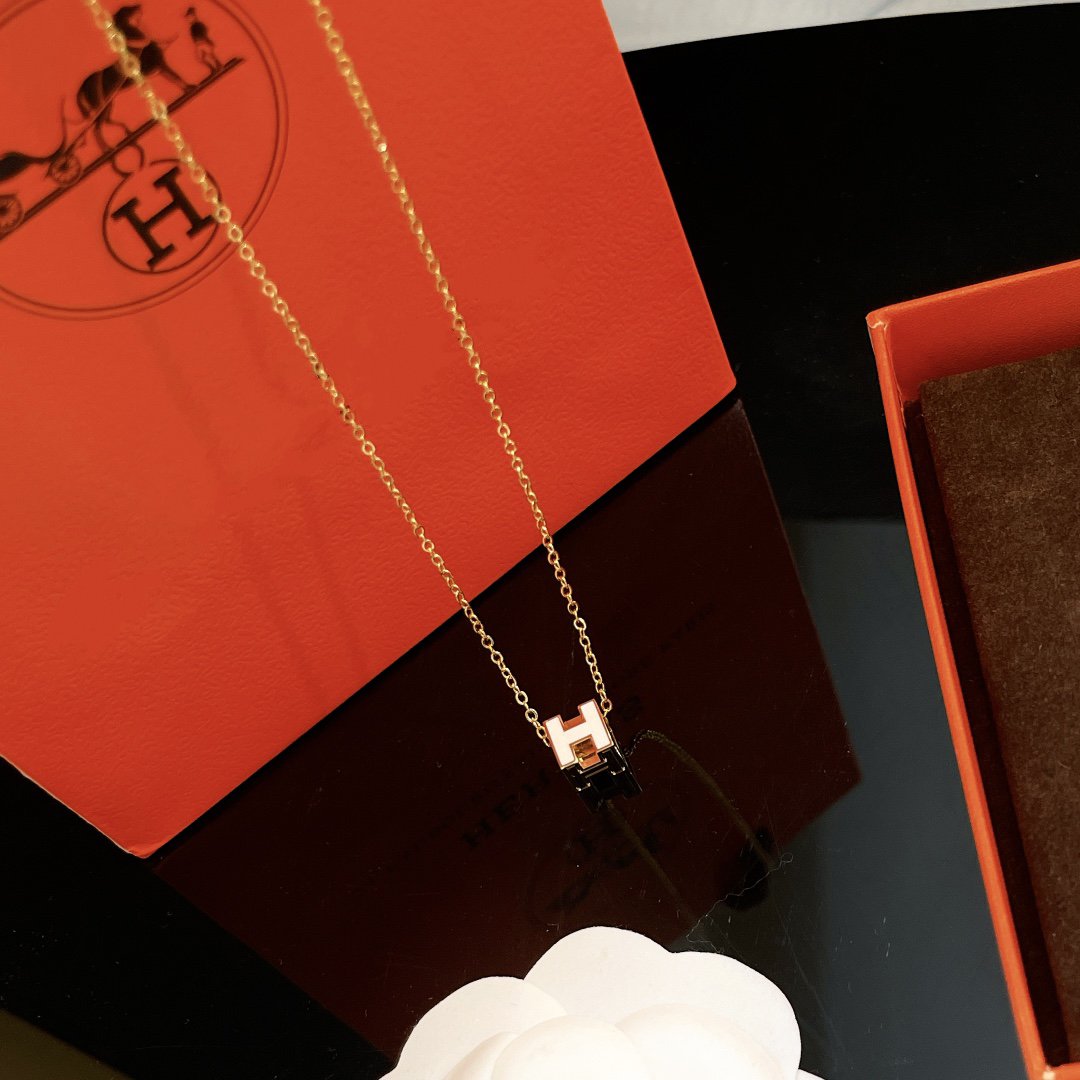 [GALE]H WHITE SQUARE GOLD NECKLACE