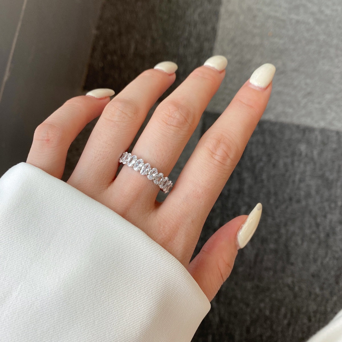 [GALEOrnate Oval Cut Tennis Ring