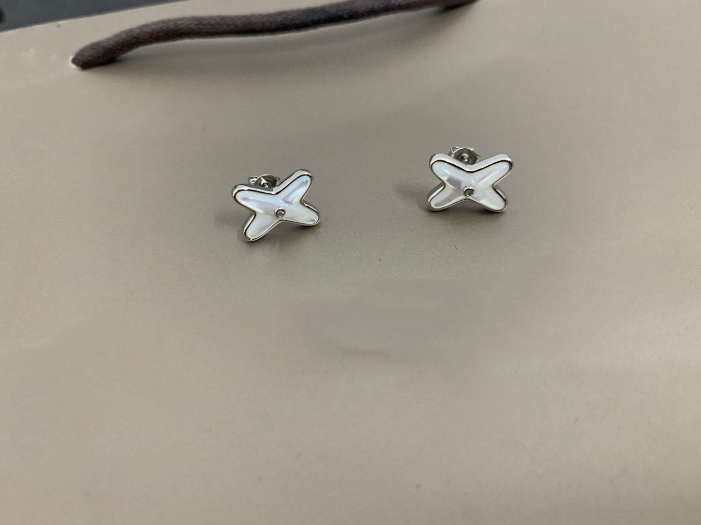[GALE]JEUX DE WHITE MOP SILVER DIAMOND EARRINGS
