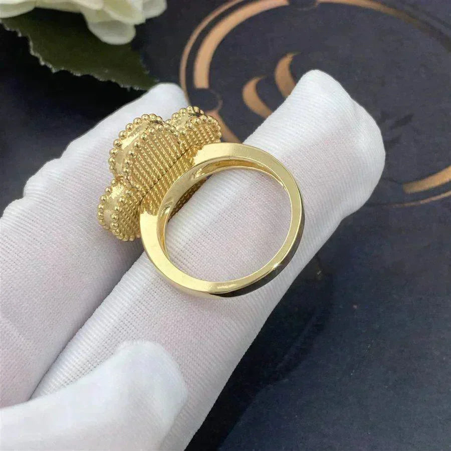 [GALE]CLOVER WHITE MOP RING