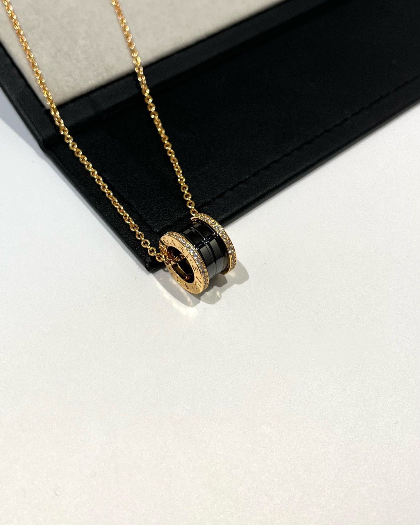 [GALE]ZERO 1 BLACK CERAMIC DIAMOND PINK GOLD NECKLACE